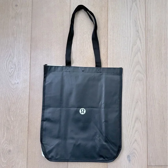 🆕 Lululemon Large Black Shopping Gift Bag - Picture 1 of 2